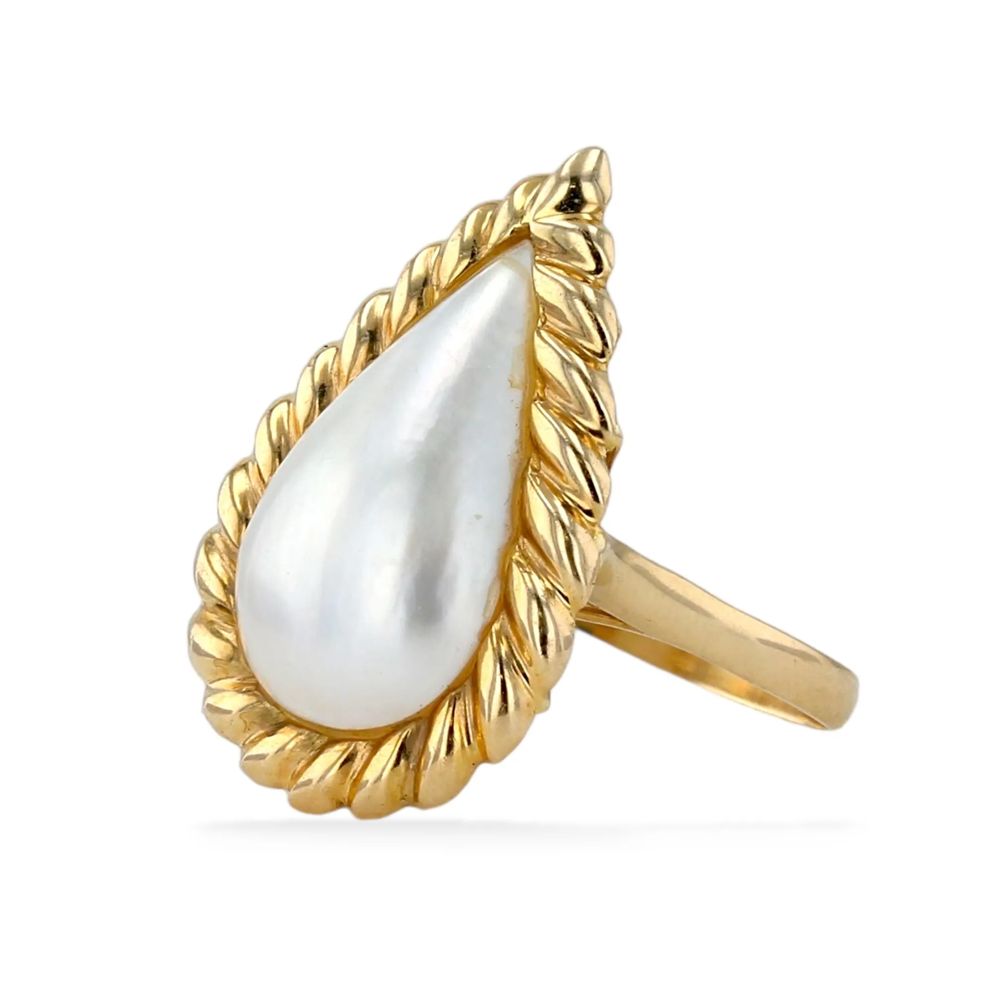 14k Yellow gold vintage Pear mother pearl ring