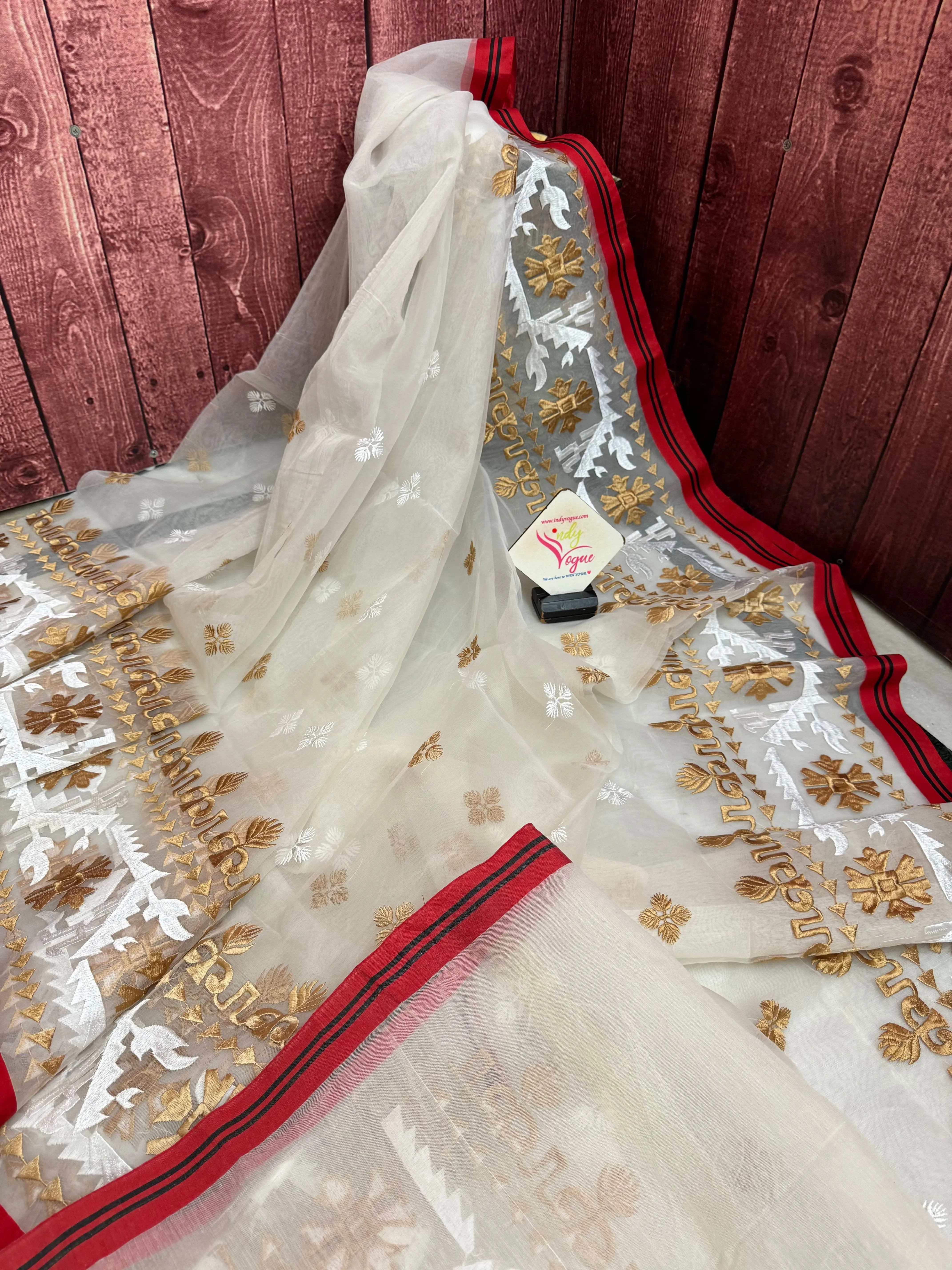 Offwhite Color Muslin Jamdani Saree with Machine Embroidered Work