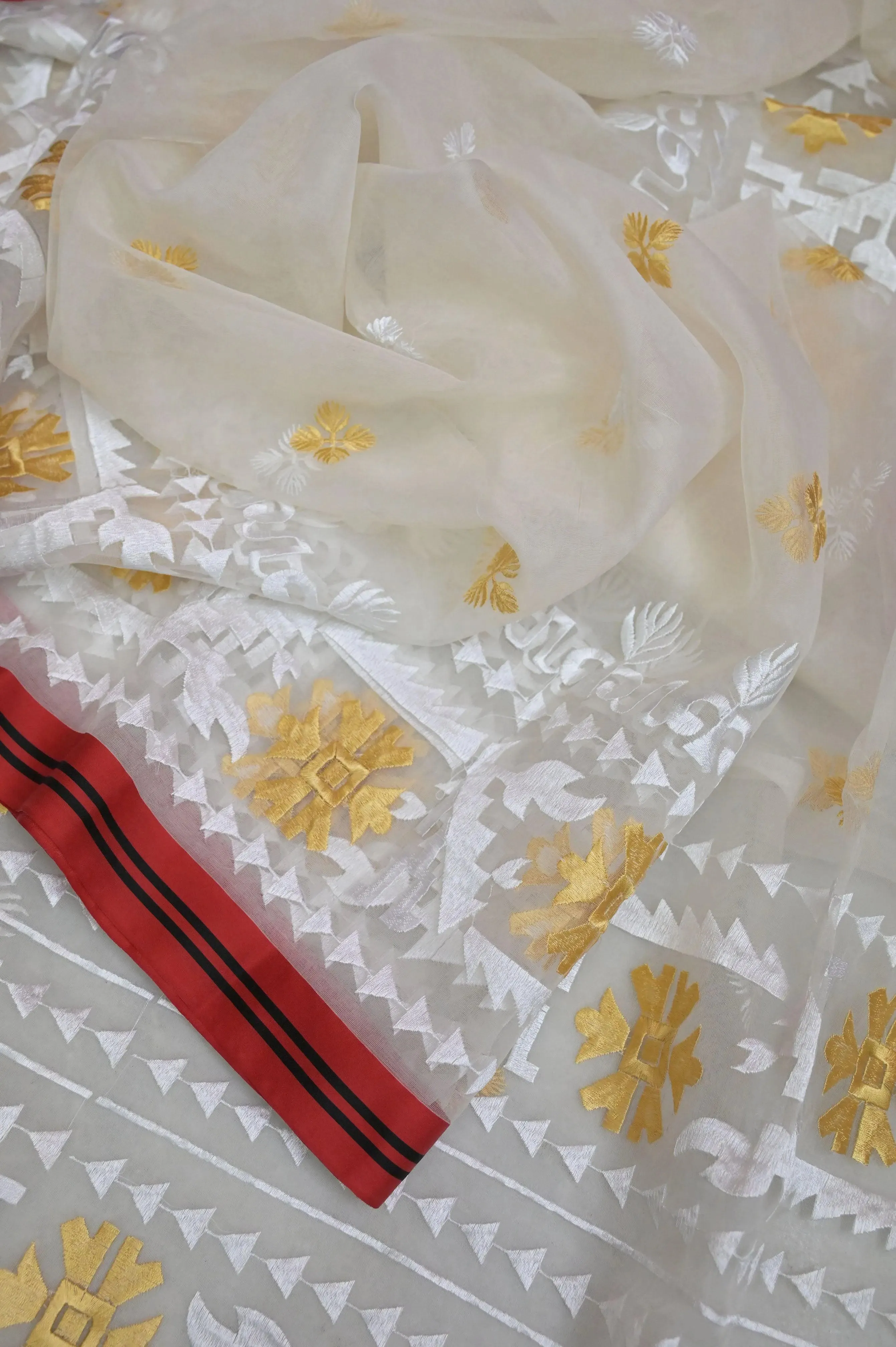 Offwhite Color Muslin Jamdani Saree with Machine Embroidered Work